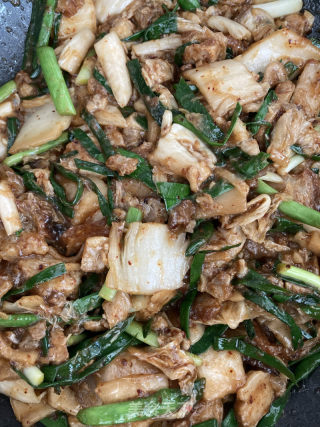 烧肉泡菜炒野蒜的做法步骤：12