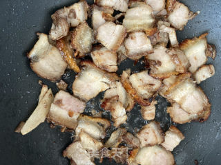 烧肉泡菜炒野蒜的做法步骤：8