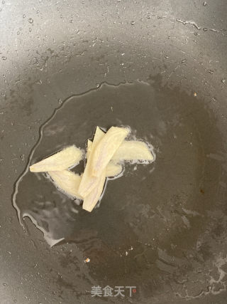 烧肉泡菜炒野蒜的做法步骤：6