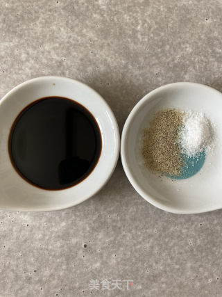 烧肉泡菜炒野蒜的做法步骤：5