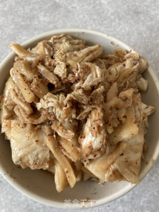 烧肉泡菜炒野蒜的做法步骤：4