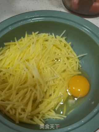 土豆饼的做法步骤：3