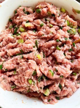 冬瓜肉丸汤的做法步骤：1