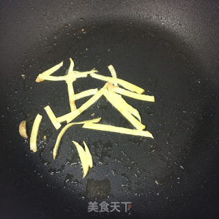青椒炒猪耳的做法步骤：3