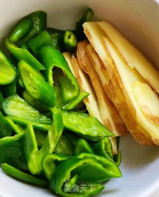 姜葱牛肉的做法步骤：2