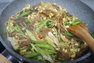 肉片炒芽粉的做法步骤：8