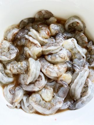 香辣虾球的做法步骤：2