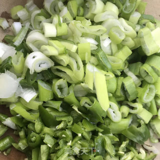 葱花青椒炒蛋的做法步骤：3