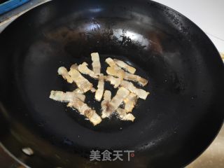 咸肉炒包菜的做法步骤：2