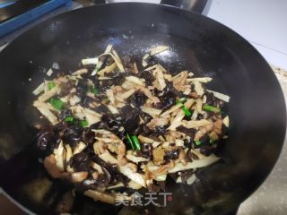冬笋木耳炒肉丝的做法步骤：8