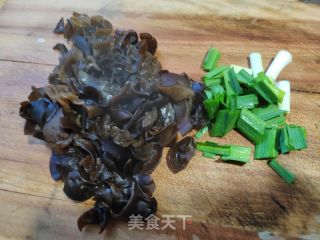 冬笋木耳炒肉丝的做法步骤：4