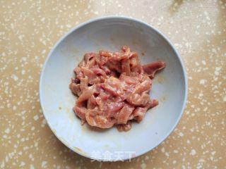 冬笋木耳炒肉丝的做法步骤：1
