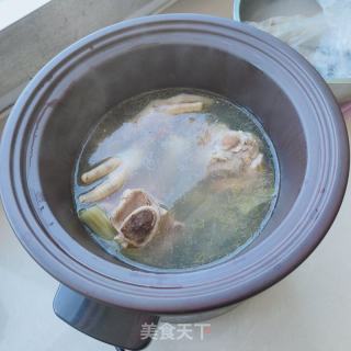 鸡爪大骨汤的做法步骤：4