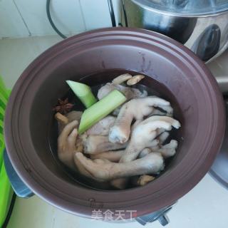 鸡爪大骨汤的做法步骤：2
