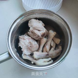 鸡爪大骨汤的做法步骤：1
