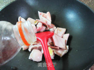 黄焖土豆猪耳朵的做法步骤：7