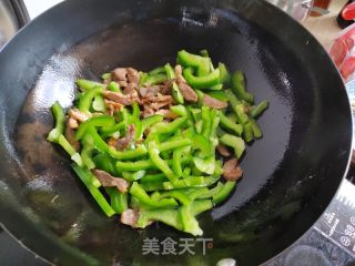 青椒肉丝焖面的做法步骤：9