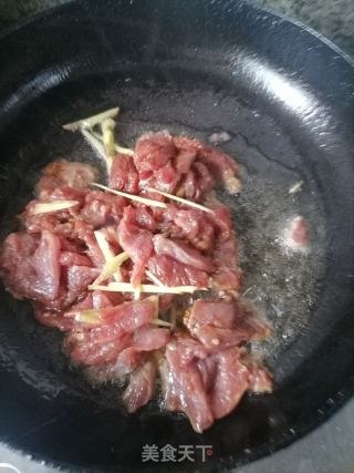 洋葱炒牛肉的做法步骤：3