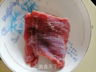 洋葱炒牛肉的做法步骤：1