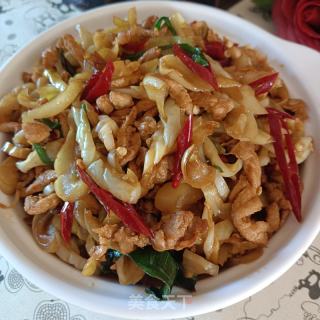 瘦肉丝炒黄瓜皮的做法步骤：12