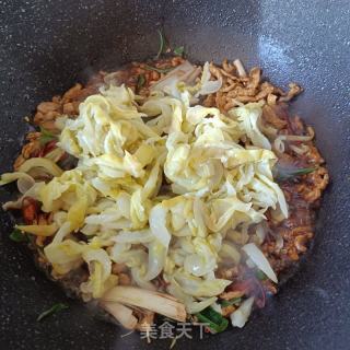 瘦肉丝炒黄瓜皮的做法步骤：10