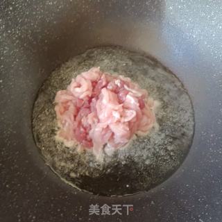 瘦肉丝炒黄瓜皮的做法步骤：6