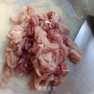 瘦肉丝炒黄瓜皮的做法步骤：3