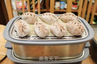 黑全麦猪肉胡萝卜包子的做法步骤：11