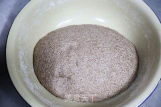 黑全麦猪肉胡萝卜包子的做法步骤：7