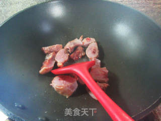 腊鸡腿萝卜汤的做法步骤：3