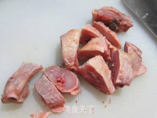 腊鸡腿萝卜汤的做法步骤：2
