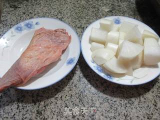腊鸡腿萝卜汤的做法步骤：1