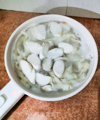 娃娃菜猪肉手工面的做法步骤：3