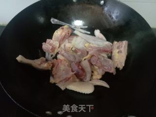 啤酒鸡蛋红烧鸡的做法步骤：2