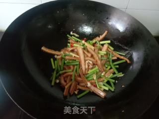 蒜苔炒牛肚的做法步骤：4