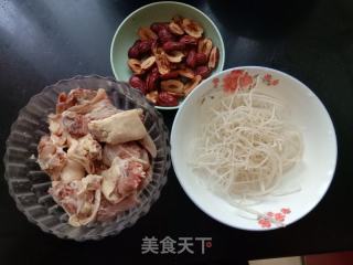 红枣粉条鸡汤的做法步骤：1