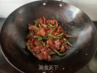 双椒回锅肉的做法步骤：9