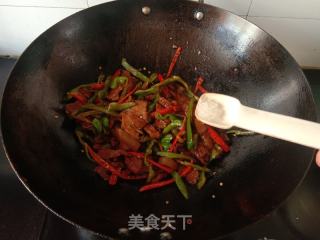 双椒回锅肉的做法步骤：8