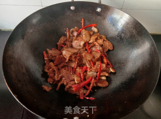双椒回锅肉的做法步骤：6