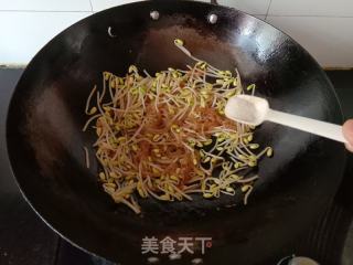 清炒豆芽粉条的做法步骤：5