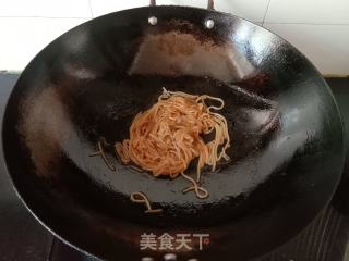 清炒豆芽粉条的做法步骤：3