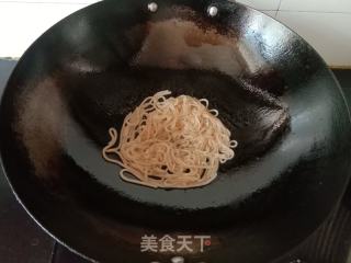 清炒豆芽粉条的做法步骤：2