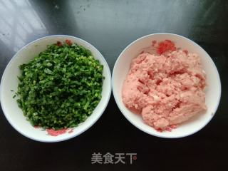 韭菜猪肉薄饼的做法步骤：1