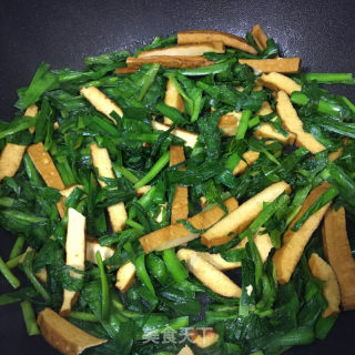 香干炒韭菜的做法步骤：4