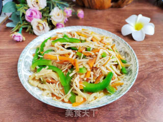 青椒胡萝卜炒金针菇的做法步骤：7