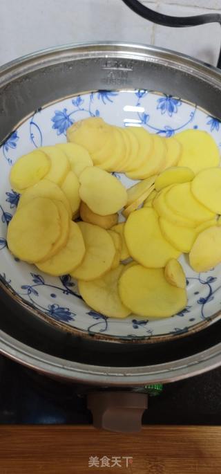 虾仁时蔬土豆泥沙拉的做法步骤：2