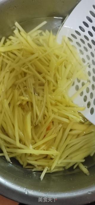炒土豆丝的做法步骤：2