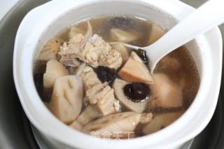 腔骨莲藕木耳汤的做法步骤：5