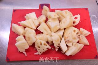 腔骨莲藕木耳汤的做法步骤：2