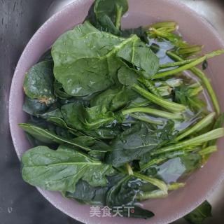 鸽汤菠菜的做法步骤：2